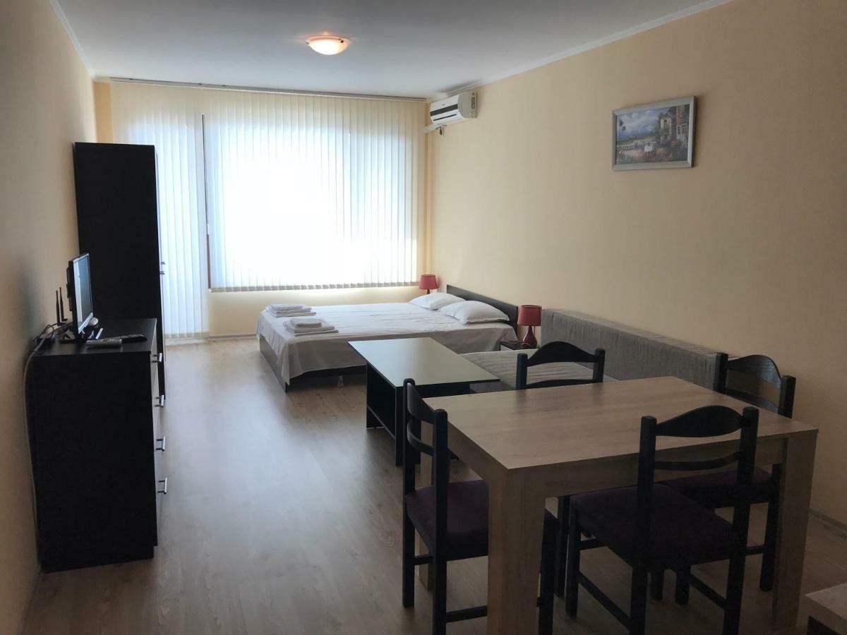 Golden Sun Apartment Pomorie Exterior photo